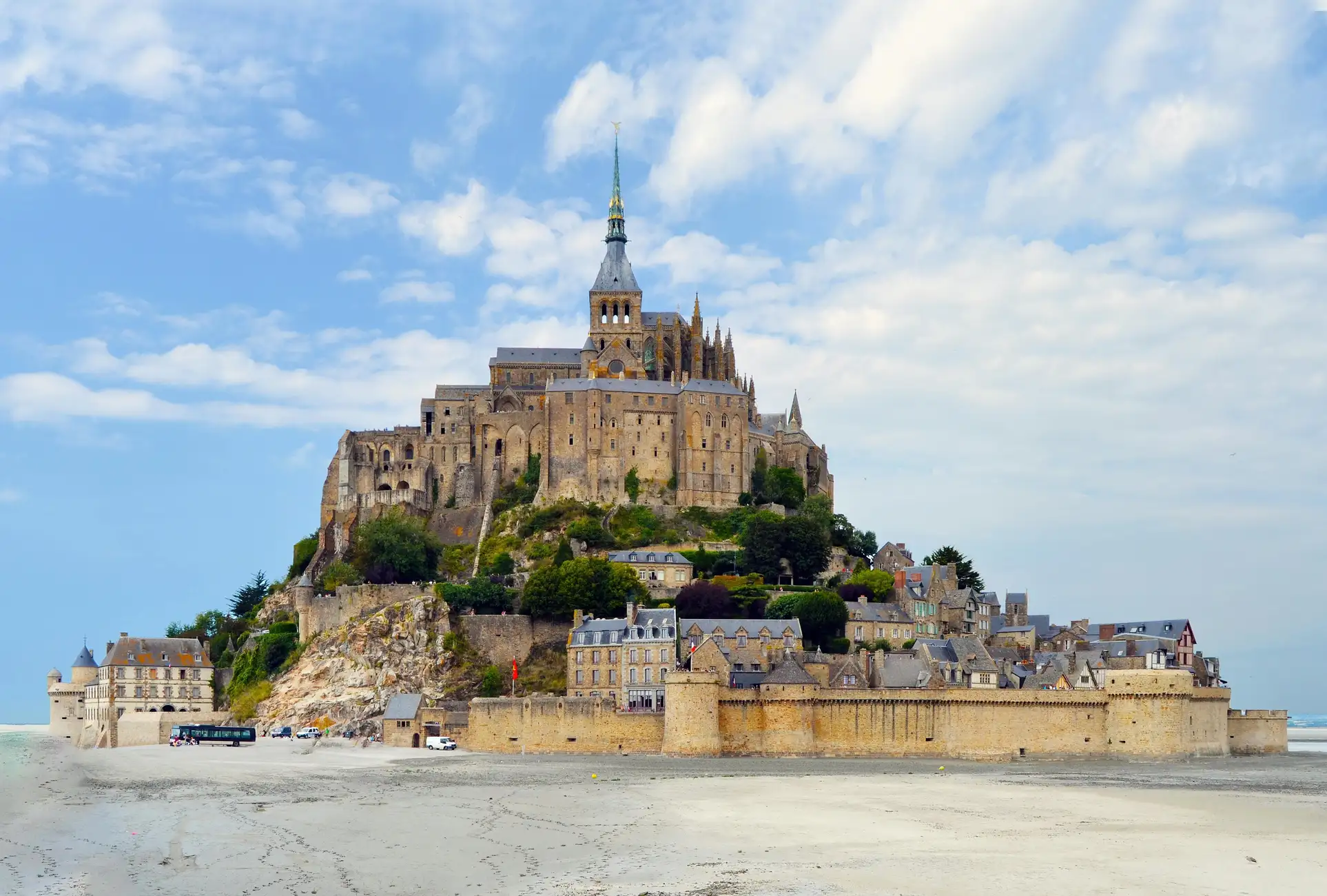 Mont Saint-Michel: Guided tour of the village and optional entrance to the abbey
